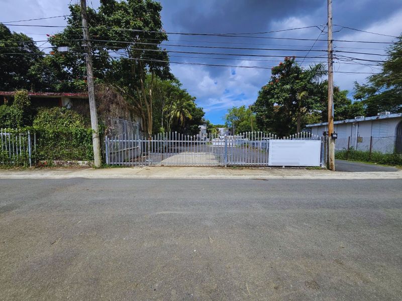 Num 19 Calle Ongay Bo Pueblo Bayamon 00961 PR