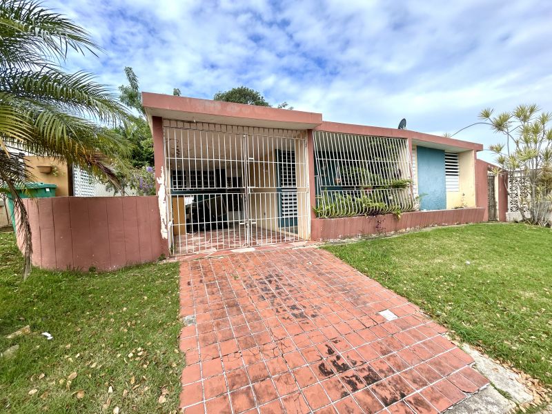 Urb Villa Interamericana Calle 8 H 11 San German 00683 PR