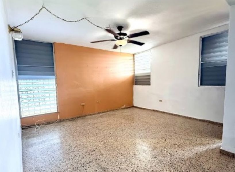 Urb Villa Interamericana Calle 8 H 11 San German 00683 PR