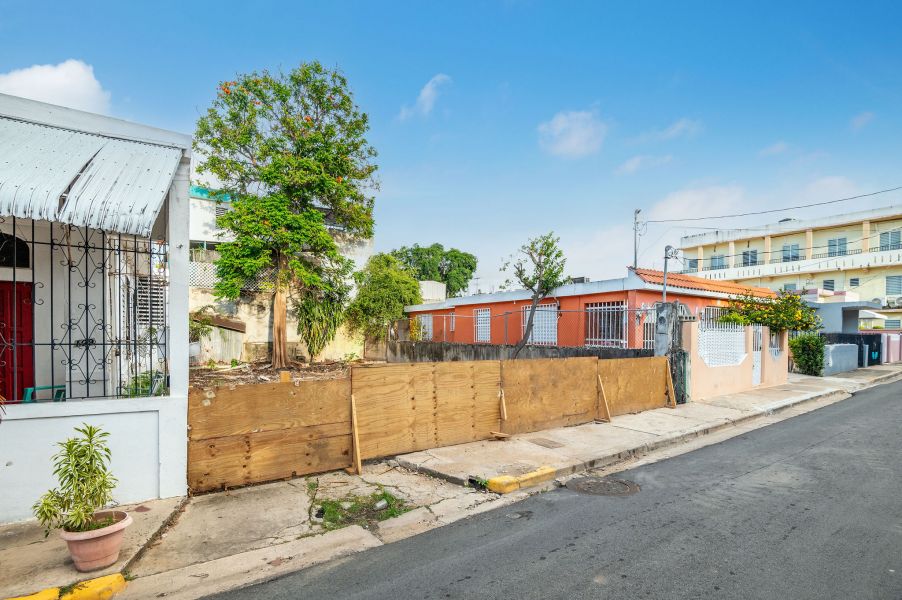 111 Calle Castro Viñas Bo Machuchal San Juan 00912 PR