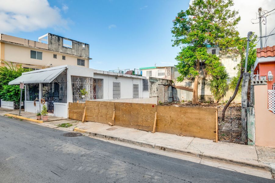 111 Calle Castro Viñas Bo Machuchal San Juan 00912 PR