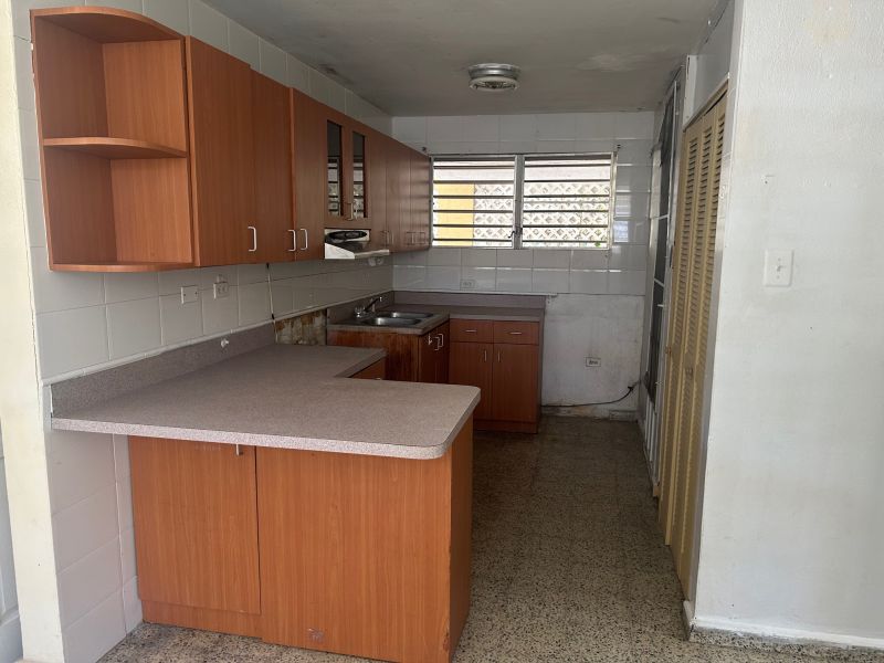 Urb Jardines De Carolina E-4 Calle E Carolina 00987 PR