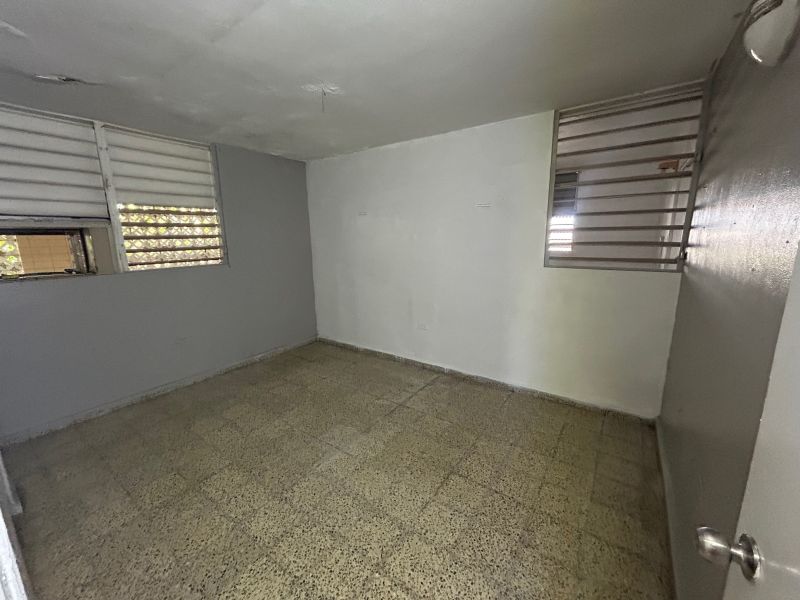 Urb Jardines De Carolina E-4 Calle E Carolina 00987 PR