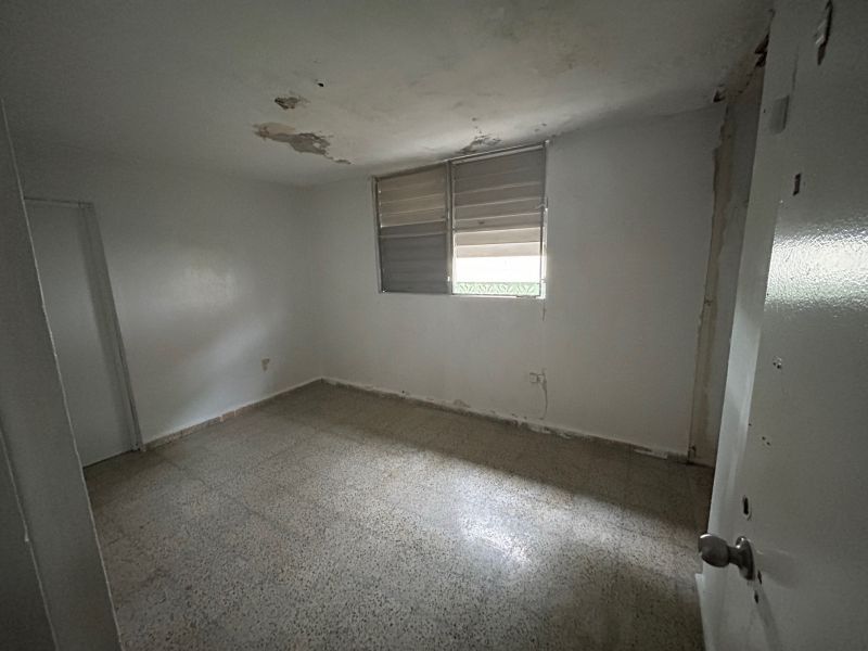 Urb Jardines De Carolina E-4 Calle E Carolina 00987 PR