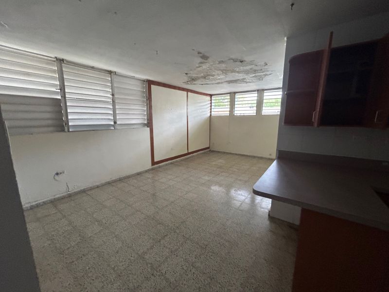 Urb Jardines De Carolina E-4 Calle E Carolina 00987 PR