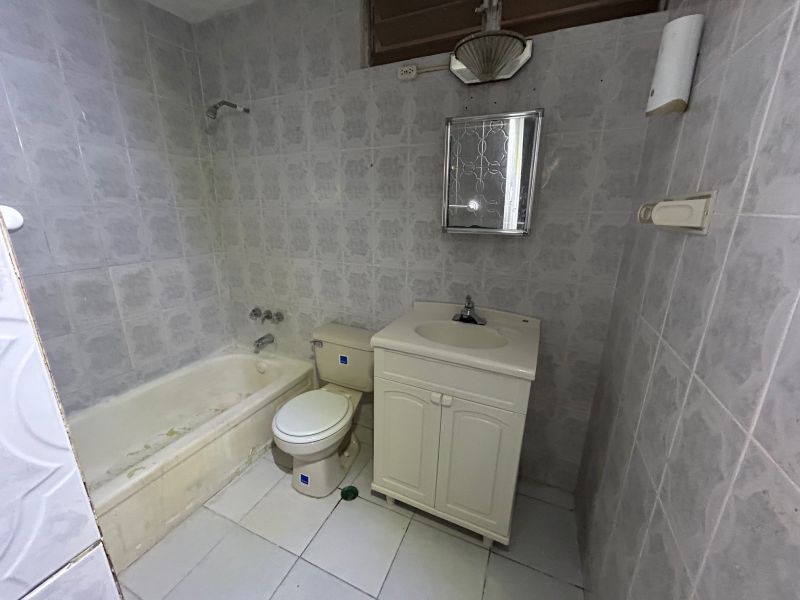 Urb Jardines De Carolina E-4 Calle E Carolina 00987 PR