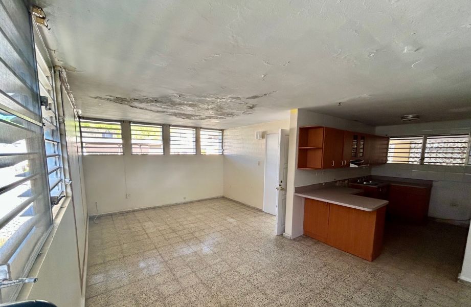 Urb Jardines De Carolina E-4 Calle E Carolina 00987 PR