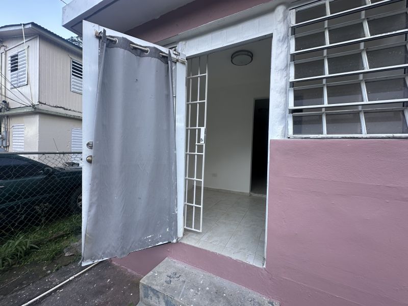 60-b Calle 8 Bo Candelario Arena Toa Baja 00949 PR