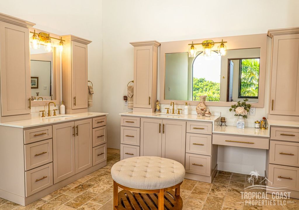 Bo Calvache- Carr 115 Km 6.4 Int Rincon 00677 PR