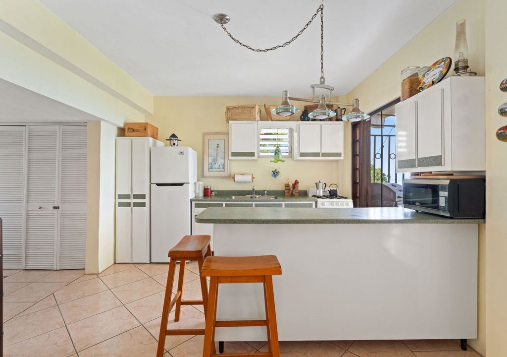 Bo Atalaya- Carr 411 K5 H5 Sect La Bandera Rincon 00677 PR