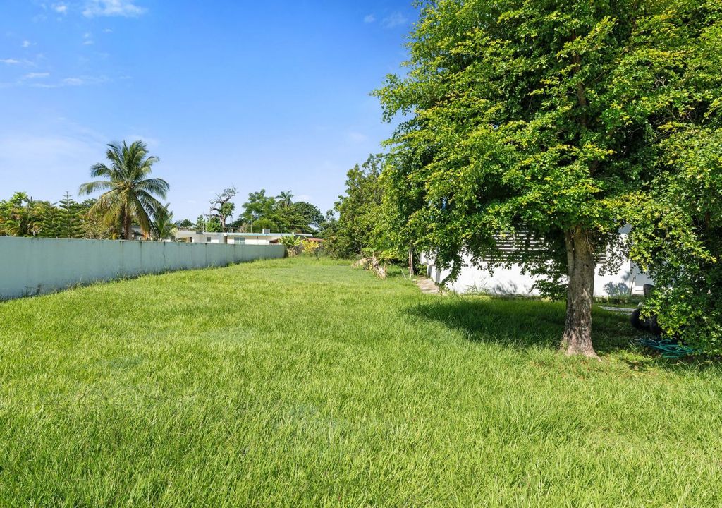 Bo Stella- 3096 Calle 7 Rincon 00677 PR