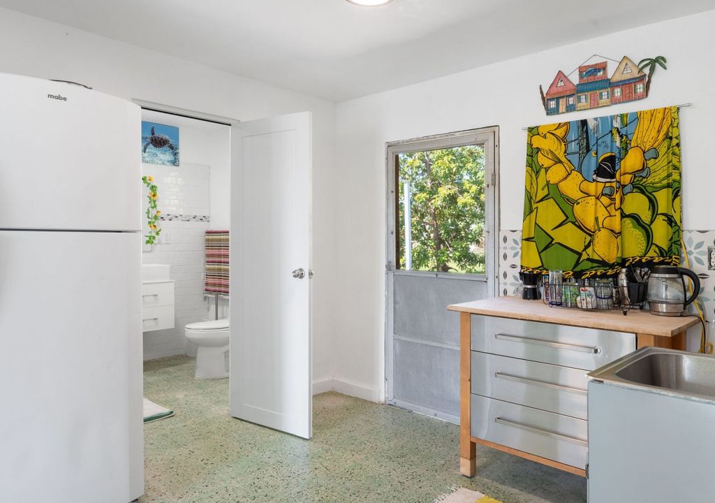 Bo Stella- 3096 Calle 7 Rincon 00677 PR