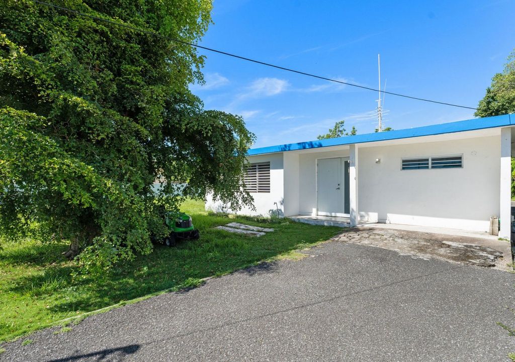 Bo Stella- 3096 Calle 7 Rincon 00677 PR