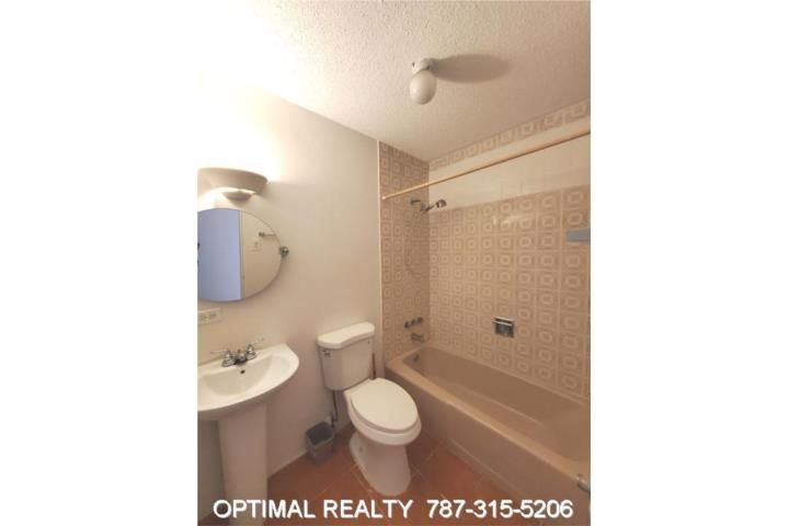 1261 2736 Av. Luis Vigoreaux Guaynabo 00966 PR