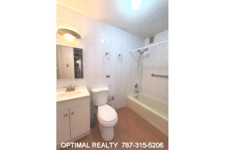 1261 2736 Av. Luis Vigoreaux Guaynabo 00966 PR