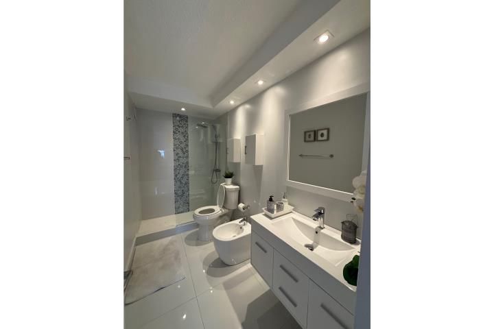 Cv2r+3g8 Guaynabo 00966 PR