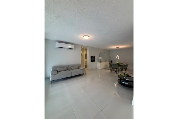 Cv2r+3g8 Guaynabo 00966 PR
