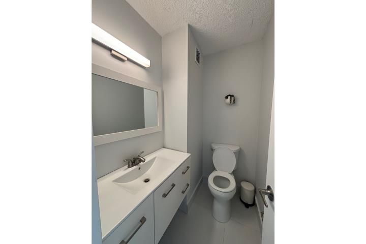 Cv2r+3g8 Guaynabo 00966 PR
