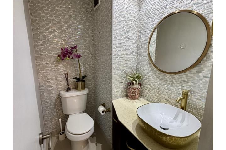 Cv2r+3g8 Guaynabo 00966 PR