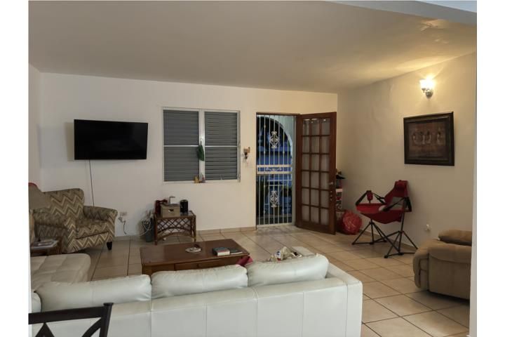 100 Av. San Patricio Guaynabo 00968 PR