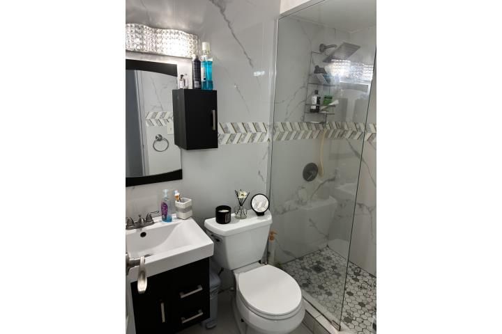 D5 Cll Ébano Guaynabo 00968 PR