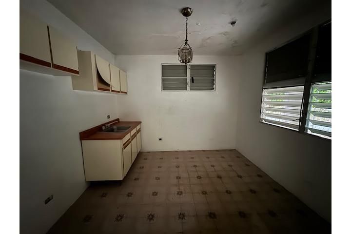 C. Buena Vista Bayamon 00957 PR