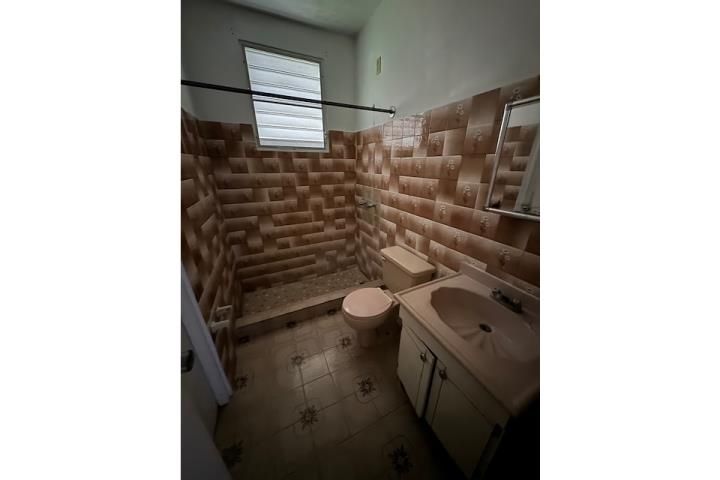 C. Buena Vista Bayamon 00957 PR