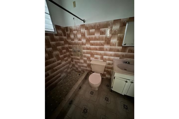 C. Buena Vista Bayamon 00957 PR
