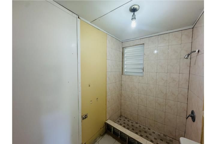 Extension Del Carmen Salinas 00627 PR
