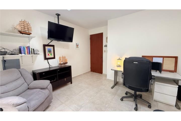 Torrimar Guaynabo 00966 PR