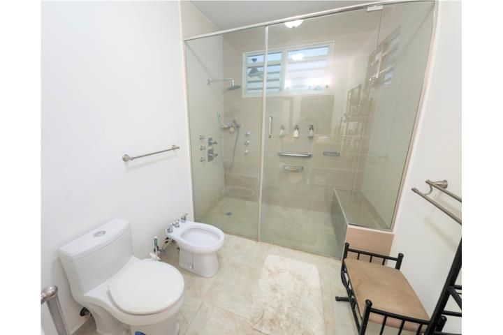 Torrimar Guaynabo 00966 PR