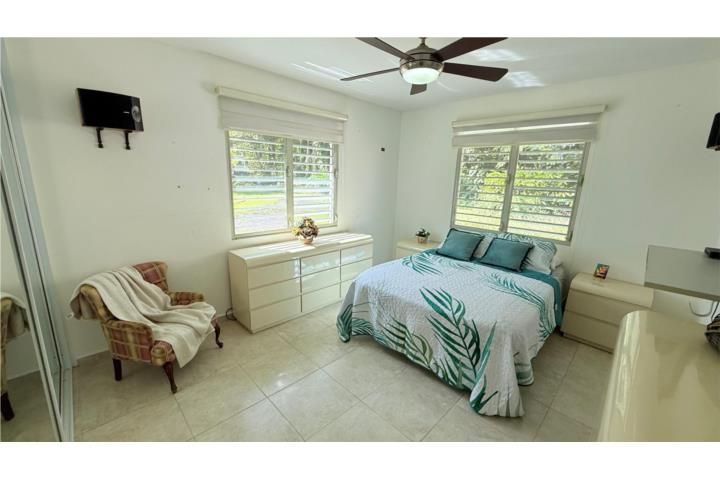 Torrimar Guaynabo 00966 PR