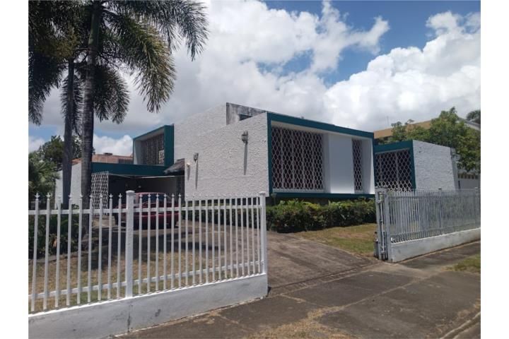 Urb. Hermanas Dávila Bayamon 00959 PR