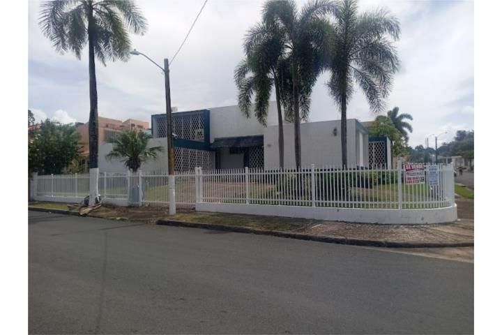 Urb. Hermanas Dávila Bayamon 00959 PR