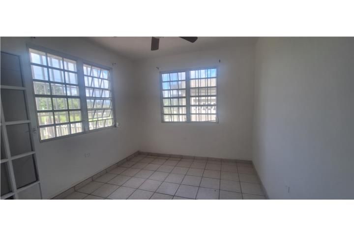 Calle Jacaranda Juncos 00777 PR