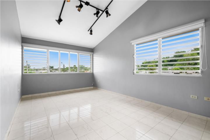 612 Cll Tintillo Guaynabo 00966 PR