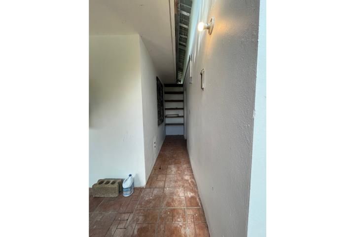 Yahuecas Adjuntas 00601 PR