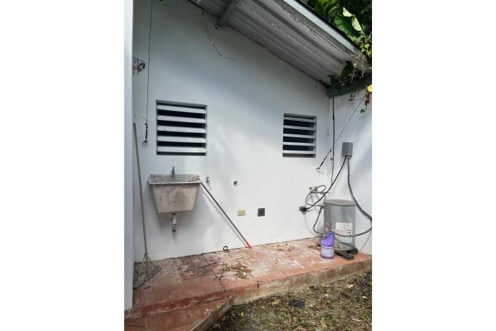 Yahuecas Adjuntas 00601 PR