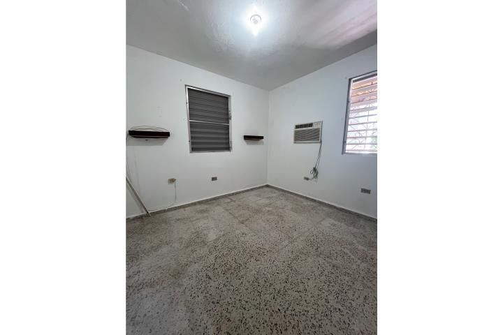 Yahuecas Adjuntas 00601 PR