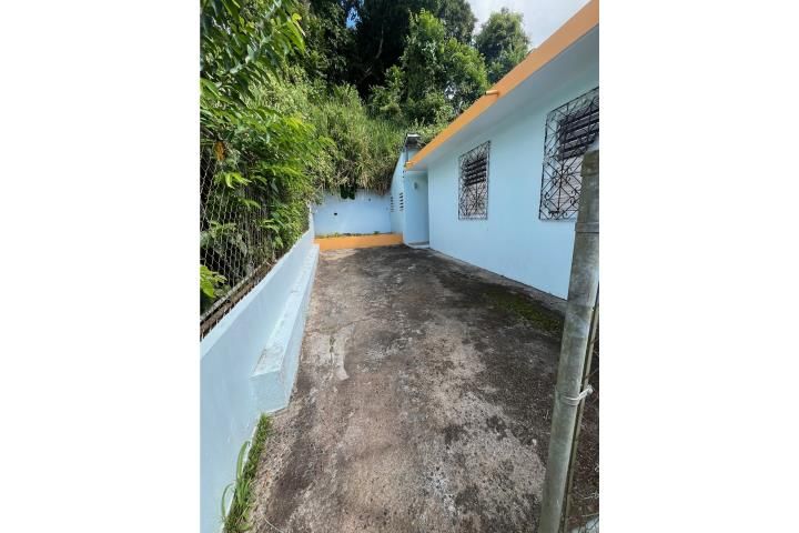 Yahuecas Adjuntas 00601 PR