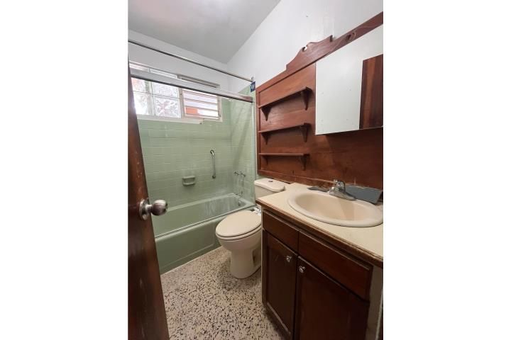 Yahuecas Adjuntas 00601 PR