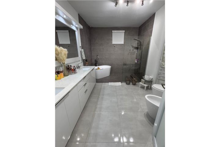 20 Calle Higuero Dorado 00646 PR