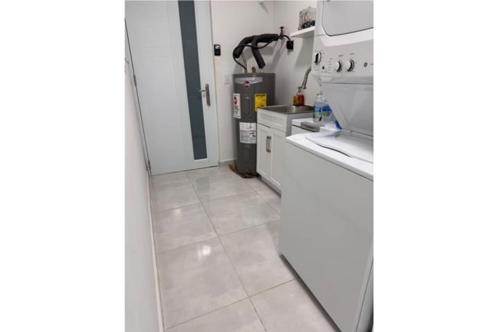 20 Calle Higuero Dorado 00646 PR