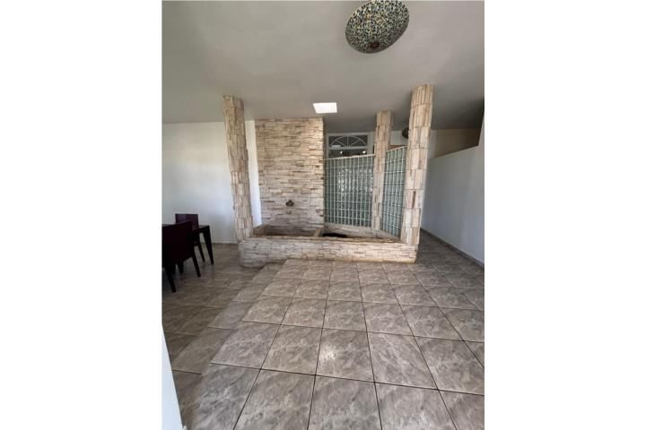Jardines De Juncos Arecibo 00777 PR
