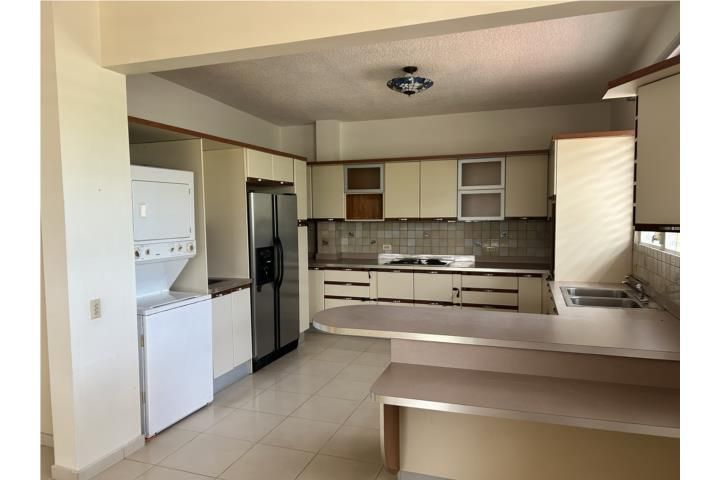 Torrimar Guaynabo 00966 PR