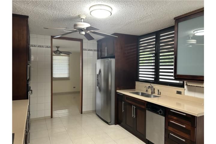 Torrimar Guaynabo 00966 PR