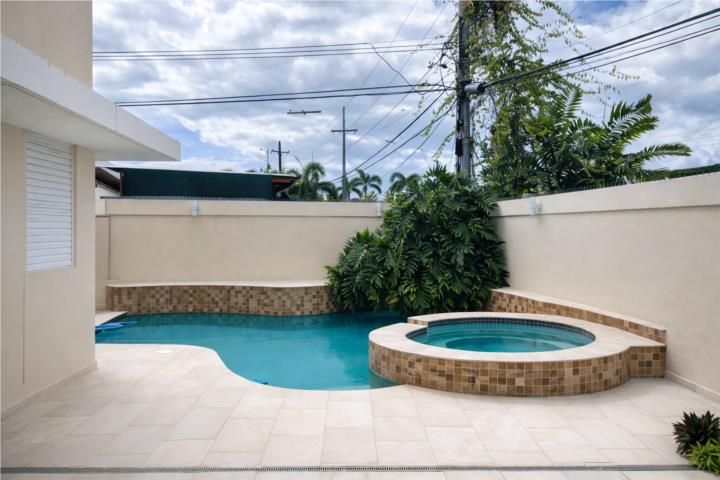 Torrimar Guaynabo 00966 PR