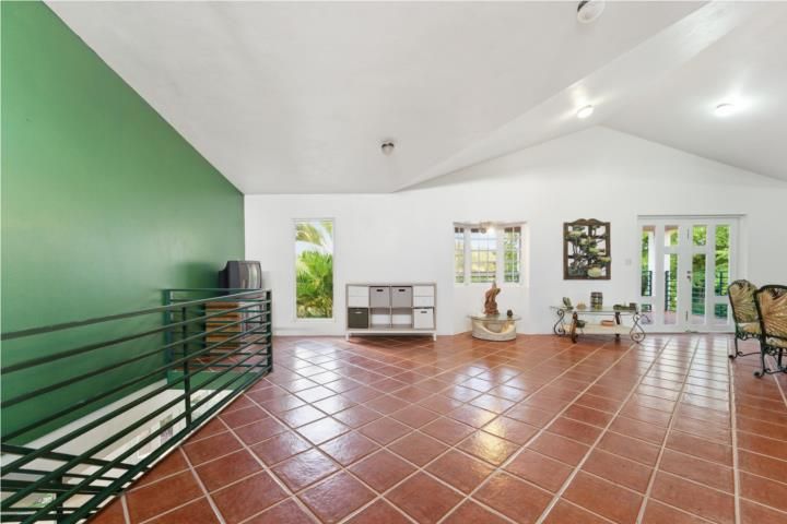 Ortíz Toa Alta 00953 PR
