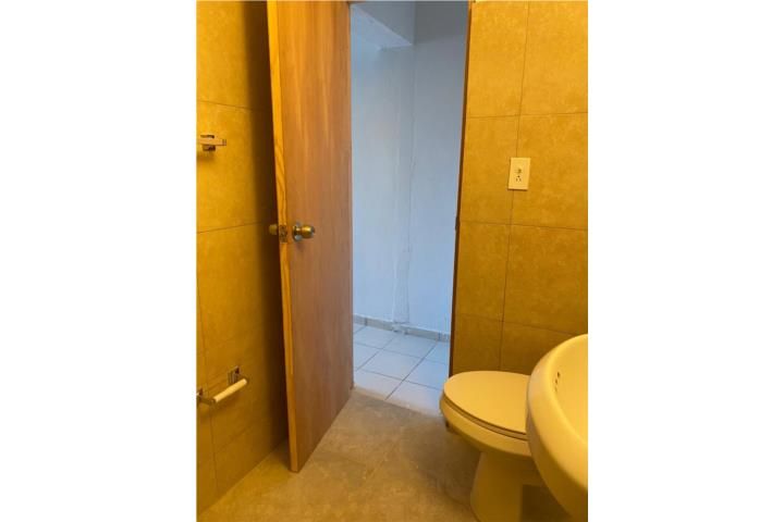 Villas De Levittown Toa Baja 00949 PR