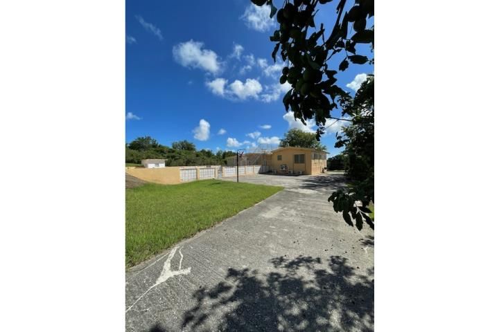 Calle Monte Britton Juana Diaz 00795 PR